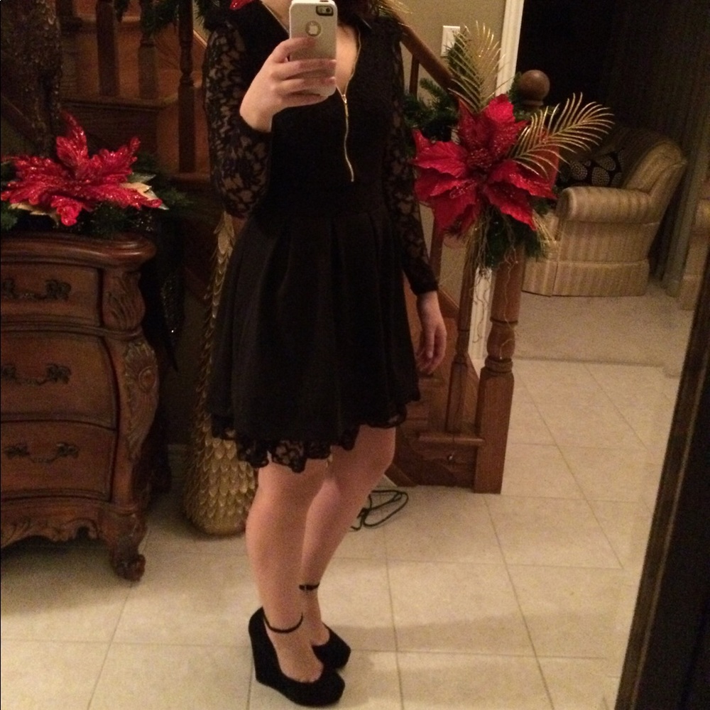 Guess lace sleeve dress